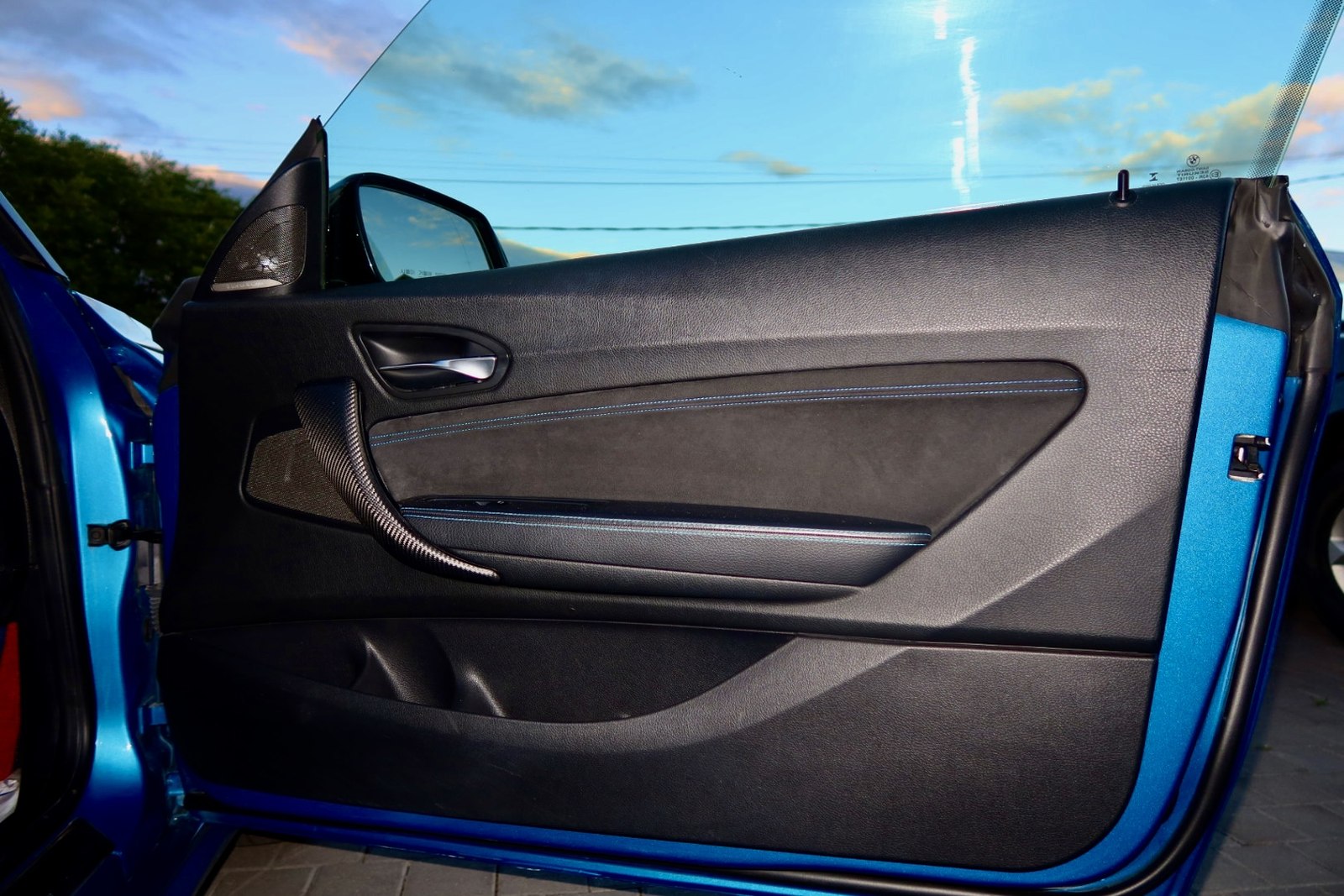 BMW M2 brendësia me karbon